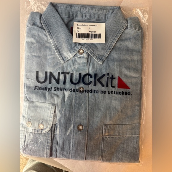 UNTUCKIT NWT Woman’s Alleanza Denim Chambray Button Down Top Pockets Size 2 - Picture 3 of 5